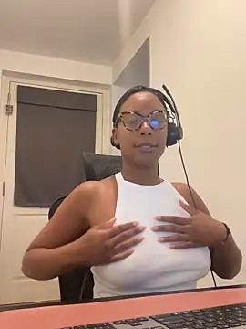 Snapshot of Melia_Rayne chatting on 06/30/26, 09:54 Melia Rayne online show from 06/30/26, 09:54