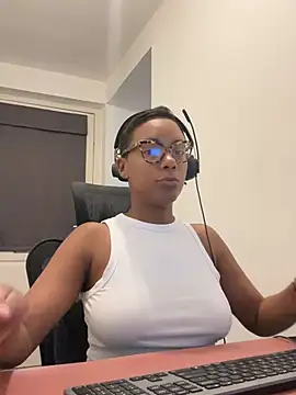 Snapshot of Melia_Rayne chatting on 07/17/26, 02:24 Melia Rayne online show from 07/17/26, 02:24