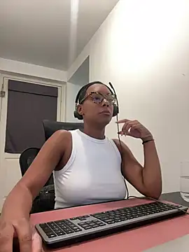 Snapshot of Melia_Rayne chatting on 07/21/26, 11:34 Melia Rayne online show from 07/21/26, 11:34