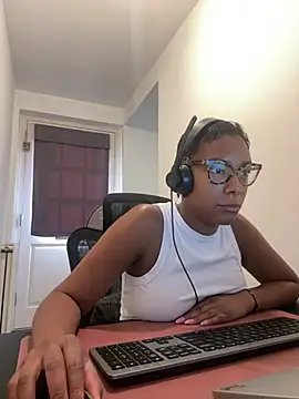Snapshot of Melia_Rayne chatting on 07/29/26, 09:40 Melia Rayne online show from 07/29/26, 09:40