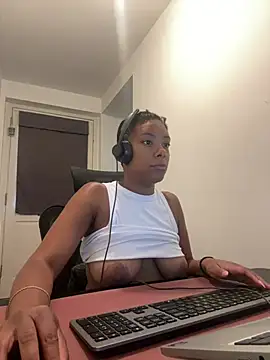 Snapshot of Melia_Rayne chatting on 08/04/26, 10:18 Melia Rayne online show from 08/04/26, 10:18