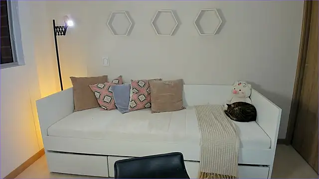 Snapshot of ValentinaMilann chatting on 03/21/26, 01:54 ValentinaMilann online show from 03/21/26, 01:54