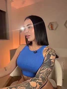 Snapshot of ValentinaMilann chatting on 04/13/26, 11:43 ValentinaMilann online show from 04/13/26, 11:43