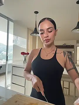 Snapshot of ValentinaMilann chatting on 05/04/26, 06:37 ValentinaMilann online show from 05/04/26, 06:37