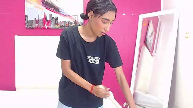 Snapshot of tiny_sarah1 chatting on 03/12/25, 03:02 tiny sarah1 online show from 03/12/25, 03:02