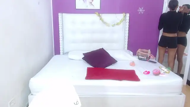 Snapshot of tiny_sarah1 chatting on 03/18/25, 08:59 tiny sarah1 online show from 03/18/25, 08:59