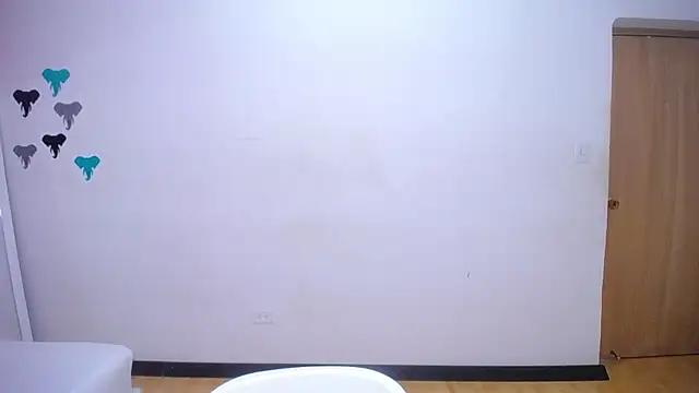 Snapshot of tiny_sarah1 chatting on 03/22/25, 09:10 tiny sarah1 online show from 03/22/25, 09:10