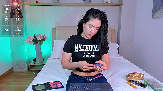 Snapshot of isabella_winkler chatting on 10/12/25, 02:27 isabella winkler online show from 10/12/25, 02:27