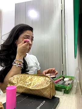 Snapshot of isabella_winkler chatting on 10/30/25, 01:34 isabella winkler online show from 10/30/25, 01:34