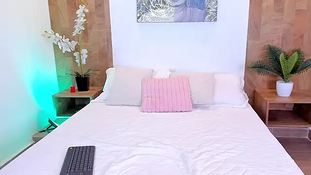 Snapshot of isabella_winkler chatting on 12/14/25, 04:01 isabella winkler online show from 12/14/25, 04:01