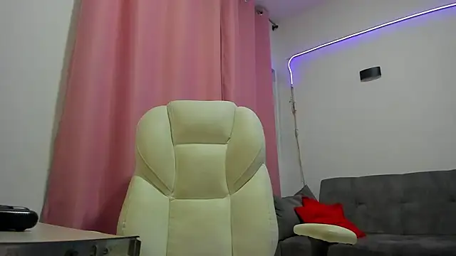 gaaby foxx online show from 10/21/25, 01:34