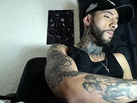 Snapshot of dante_d_angelo_ chatting on 09/26/25, 03:43 dante d angelo  online show from 09/26/25, 03:43