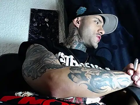 Snapshot of dante_d_angelo_ chatting on 10/31/25, 06:03 dante d angelo online show from 10/31/25, 06:03
