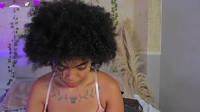 SarahLynn7 online show from 06/11/26, 02:53