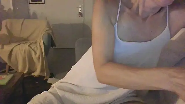 Snapshot of Valentinette chatting on 08/01/26, 08:41 Valentinette online show from 08/01/26, 08:41