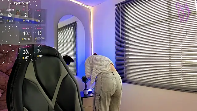 Snapshot of elaia_muller_ chatting on 03/19/25, 02:02 elaia muller online show from 03/19/25, 02:02