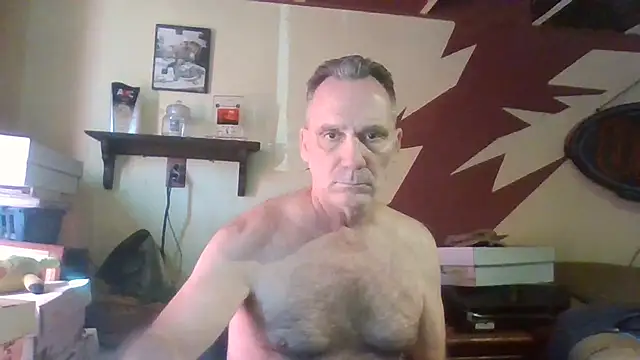 Snapshot of HunkofRock chatting on 10/20/25, 03:12 HunkofRock online show from 10/20/25, 03:12