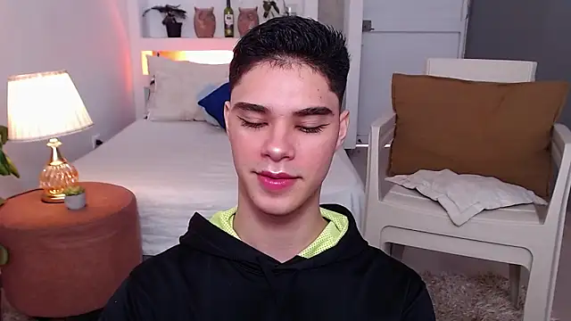 Snapshot of juanes_puthee chatting on 11/15/25, 01:07 juanes puthee online show from 11/15/25, 01:07