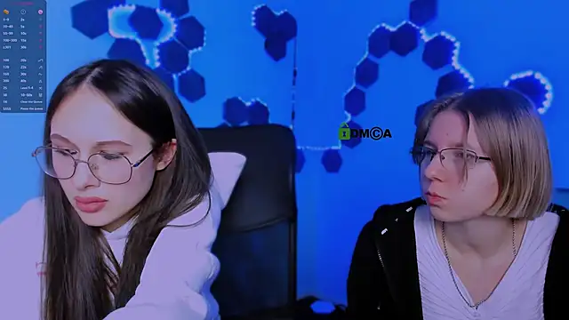 Snapshot of mona_cloud chatting on 12/14/25, 08:35 mona cloud online show from 12/14/25, 08:35