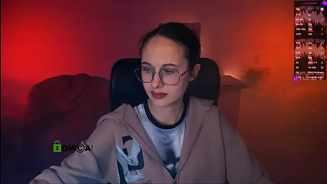 Snapshot of mona_cloud chatting on 12/19/25, 07:43 mona cloud online show from 12/19/25, 07:43