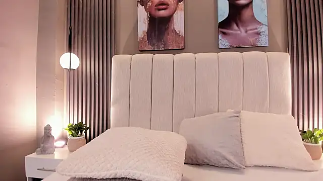 Snapshot of GiannaColling1 chatting on 11/27/25, 12:51 GiannaColling1 online show from 11/27/25, 12:51