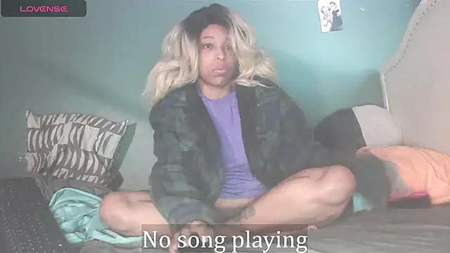 Snapshot of StellaDallas69 chatting on 10/17/25, 11:24 StellaDallas69 online show from 10/17/25, 11:24