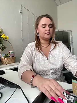 Juicy PeachLux online show from 03/10/25, 09:10