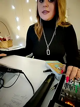 Juicy PeachLux online show from 03/12/25, 01:51