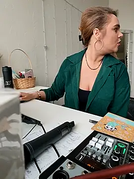 Juicy PeachLux online show from 03/16/25, 11:38