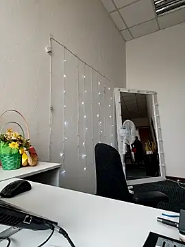 Juicy PeachLux online show from 10/02/25, 07:48