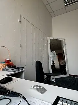 Juicy PeachLux online show from 10/09/25, 09:29