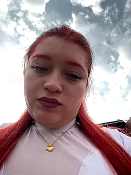 Karina Leon online show from 12/15/25, 08:13