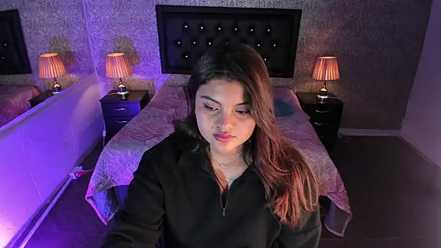 Snapshot of Scarlett__Johanson chatting on 03/16/25, 05:58 Scarlett Johanson online show from 03/16/25, 05:58