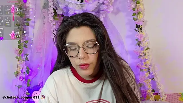 Snapshot of chelsea__coo chatting on 10/04/25, 11:03 chelsea  coo online show from 10/04/25, 11:03