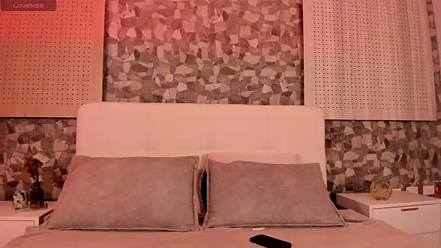 Zoewhitte online show from 11/30/25, 12:47