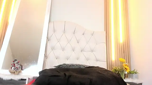 Alexa Bravva online show from 12/17/25, 04:29