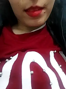 Snapshot of saraaxx1 chatting on 03/10/25, 08:34 saraaxx1 online show from 03/10/25, 08:34