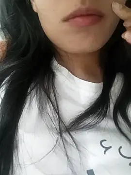 Snapshot of saraaxx1 chatting on 10/08/25, 04:04 saraaxx1 online show from 10/08/25, 04:04