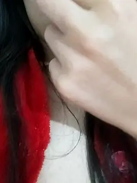 Snapshot of saraaxx1 chatting on 11/23/25, 10:53 saraaxx1 online show from 11/23/25, 10:53