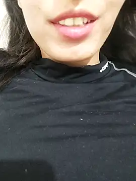 Snapshot of saraaxx1 chatting on 12/03/25, 07:01 saraaxx1 online show from 12/03/25, 07:01