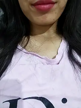 Snapshot of saraaxx1 chatting on 12/05/25, 04:14 saraaxx1 online show from 12/05/25, 04:14