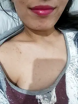 Snapshot of saraaxx1 chatting on 03/15/26, 02:12 saraaxx1 online show from 03/15/26, 02:12