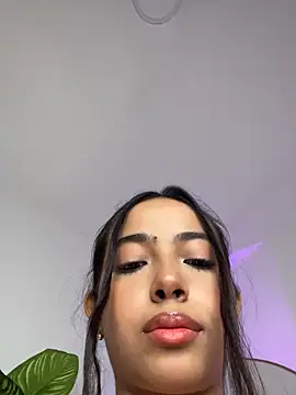  Emily Thompson  online show from 10/19/25, 09:37