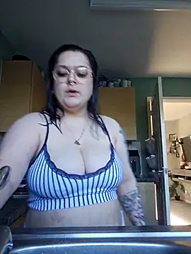 Snapshot of Saucy-Serenity chatting on 04/25/26, 04:59 Saucy-Serenity online show from 04/25/26, 04:59