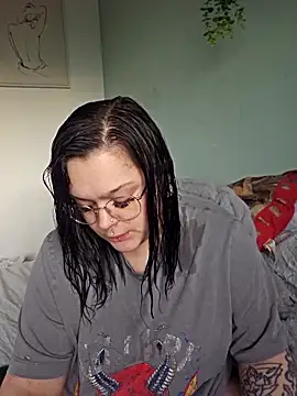 Snapshot of Saucy-Serenity chatting on 04/26/26, 06:27 Saucy-Serenity online show from 04/26/26, 06:27