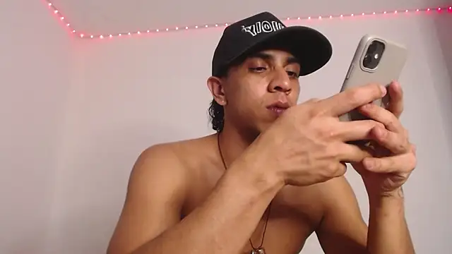 Snapshot of Monkey_uchiha777 chatting on 02/06/26, 02:38 Monkey uchiha777 online show from 02/06/26, 02:38