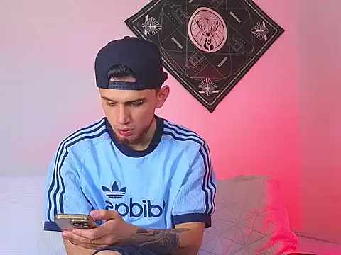 samevansx  online show from 12/15/25, 04:11