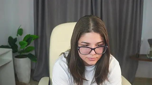 Snapshot of FloraBanford chatting on 03/17/25, 11:10 FloraBanford online show from 03/17/25, 11:10