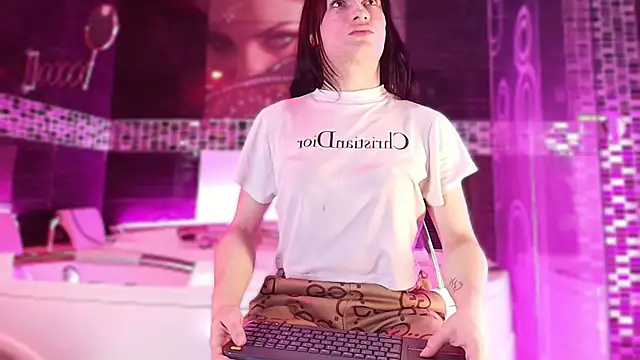 Snapshot of Small_Hot19 chatting on 01/09/26, 09:23 Small Hot19 online show from 01/09/26, 09:23