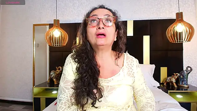 AlessandraLeroy online show from 11/21/25, 02:27